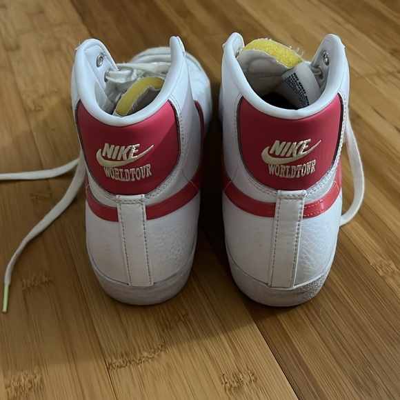 NIKE Men’s 8.5 “World Tour” Blazers - Picture 3 of 5